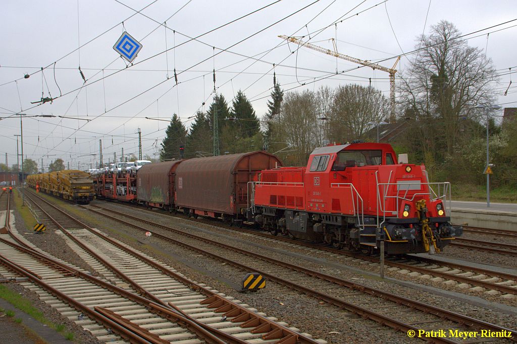 261 049 mit gemischten Güterzug in Stade Gbf. am 23.04.2015