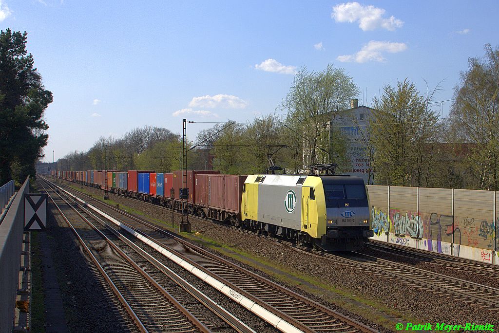 ITL 152 196 mit Containerzug am 15.04.2015 in Hamburg-Hausbruch Richtung Süden