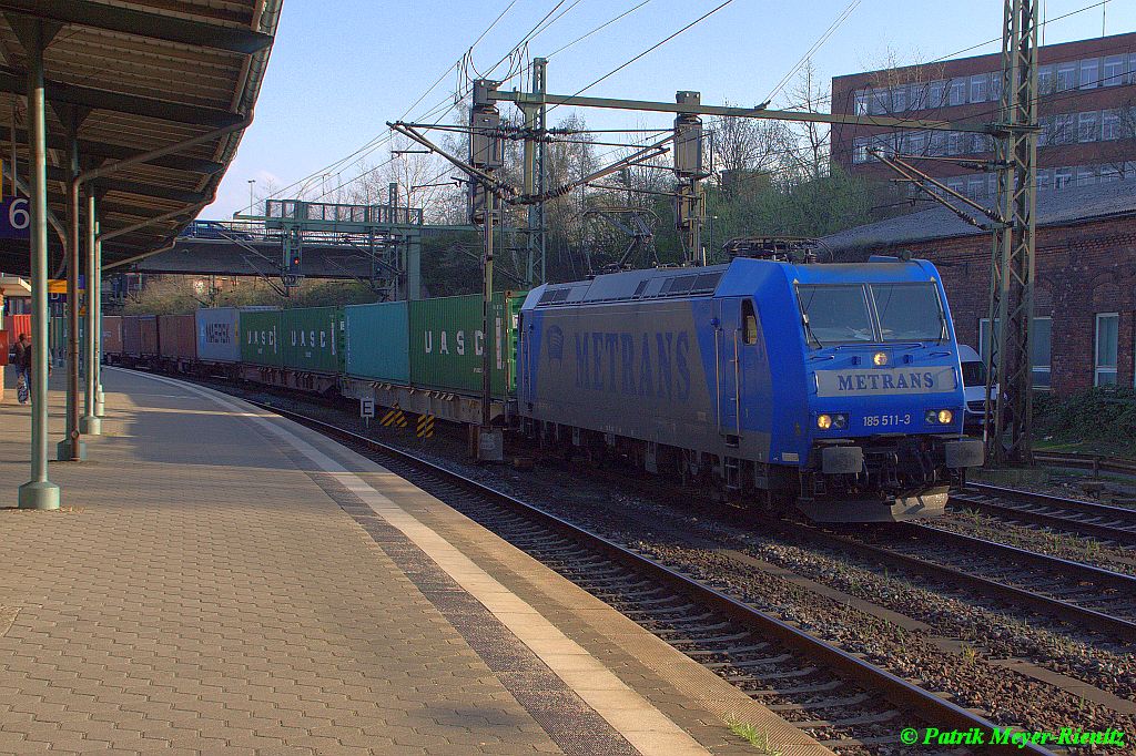 Metrans 185 511 mit Containerzug am 15.04.2015 in Hamburg-Harburg Richtung Hafen