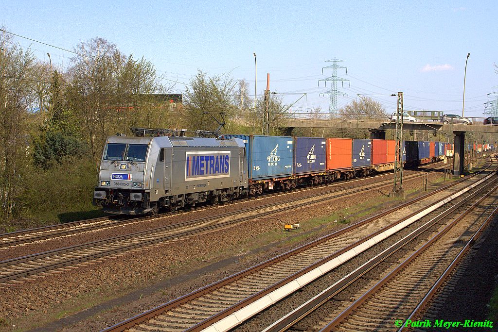 Metrans 386 005 mit Containerzug am 15.04.2015 in Hamburg-Hausbruch Richtung Hafen