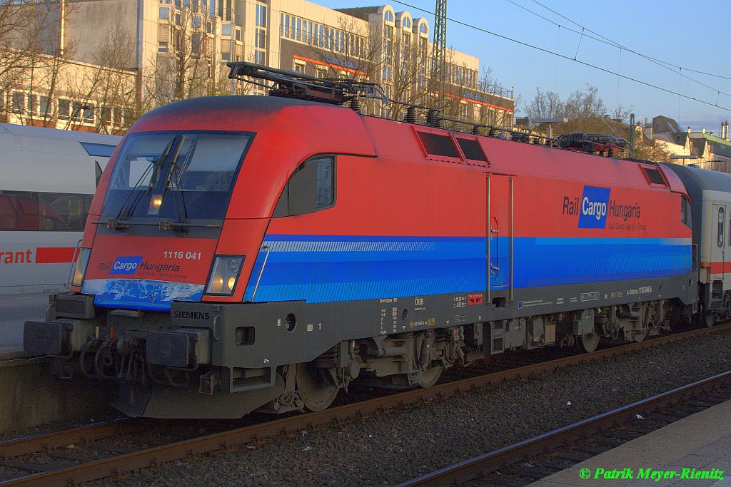 ÖBB 1116 041  Rail Cargo Hungaria  mit EN491 im Bahnhof Hamburg-Altona am 15.04.2015