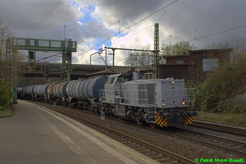 RHC DH 706 mit Kesselwagenzug in Hamburg-Harburg Richtung Hafen am 17.04.2015