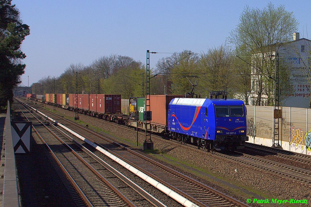 SRI / Metrans 145 087 mit Containerzug am 15.04.2015 in Hamburg-Hausbruch Richtung Süden