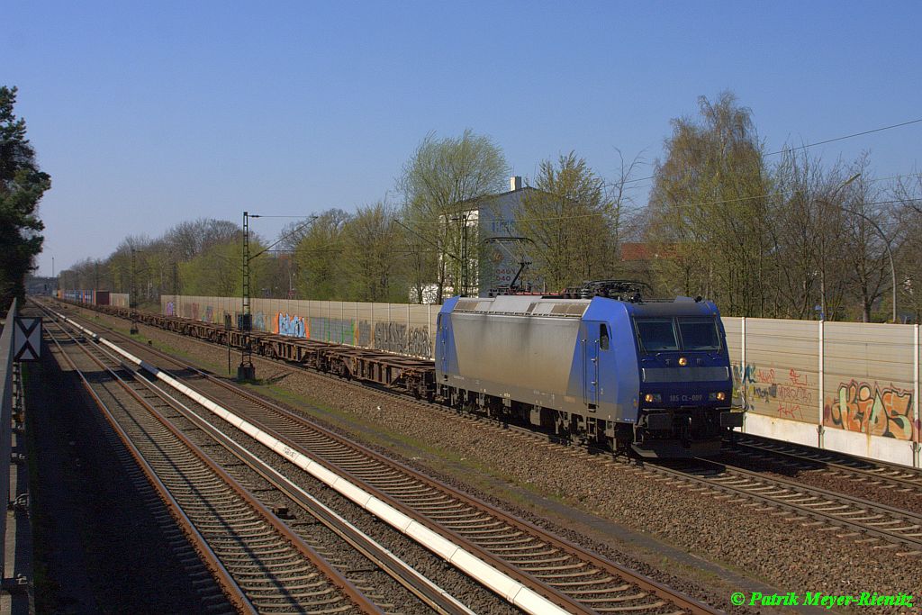 VPS 185-CL-008 mit Containertragwagen am 15.04.2015 in Hamburg-Hausbruch Richtung Süden