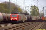 br-185-traxx/422769/185-363-mit-gueterzug-aus-maschen 185 363 mit Güterzug aus Maschen bei EInfahrt in Stade Gbf. am 23.04.2015